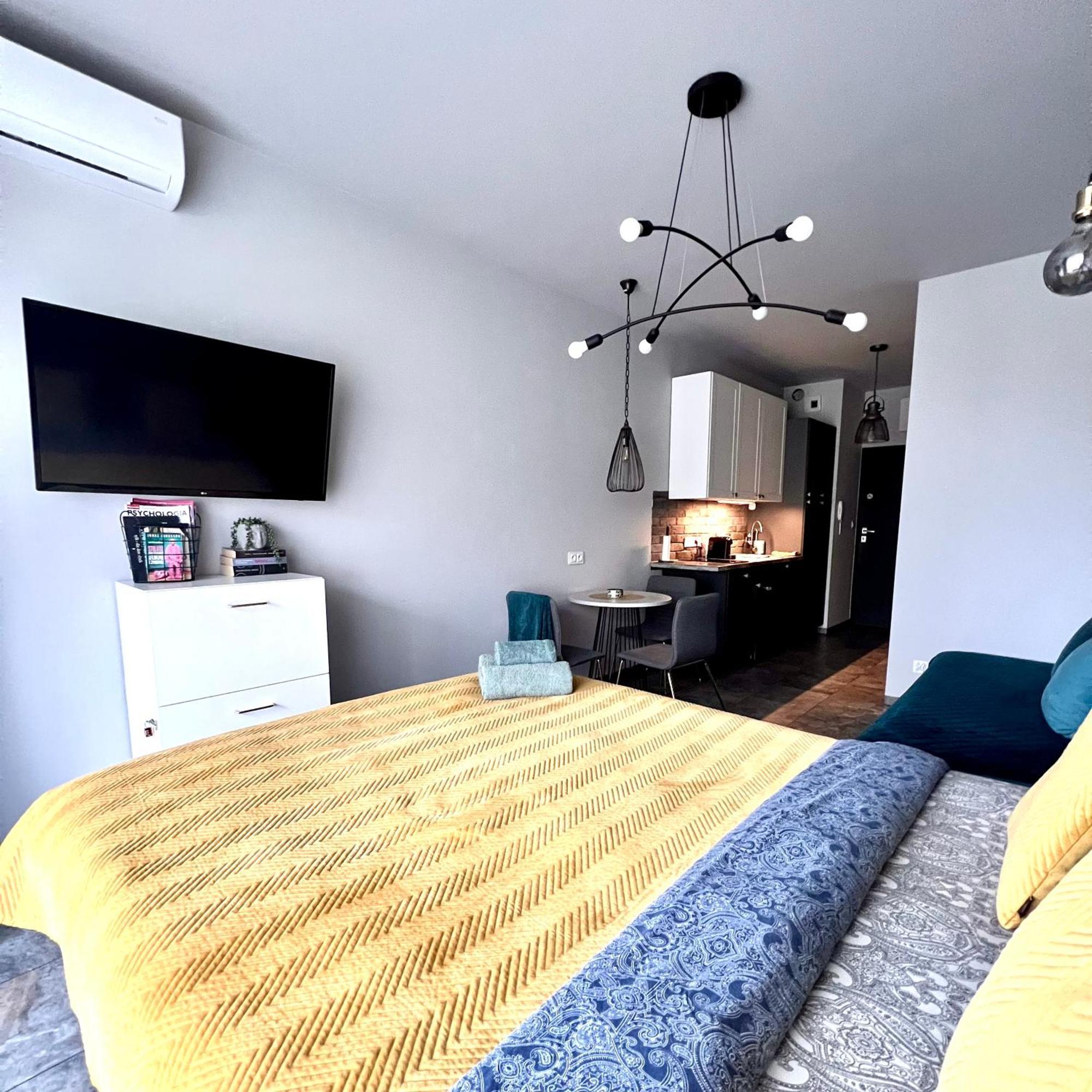 Stylowe Studio Krzemieniecka, Metro Slodowiec, Free Parking By Cosmo Spirit 바르샤바 외부 사진