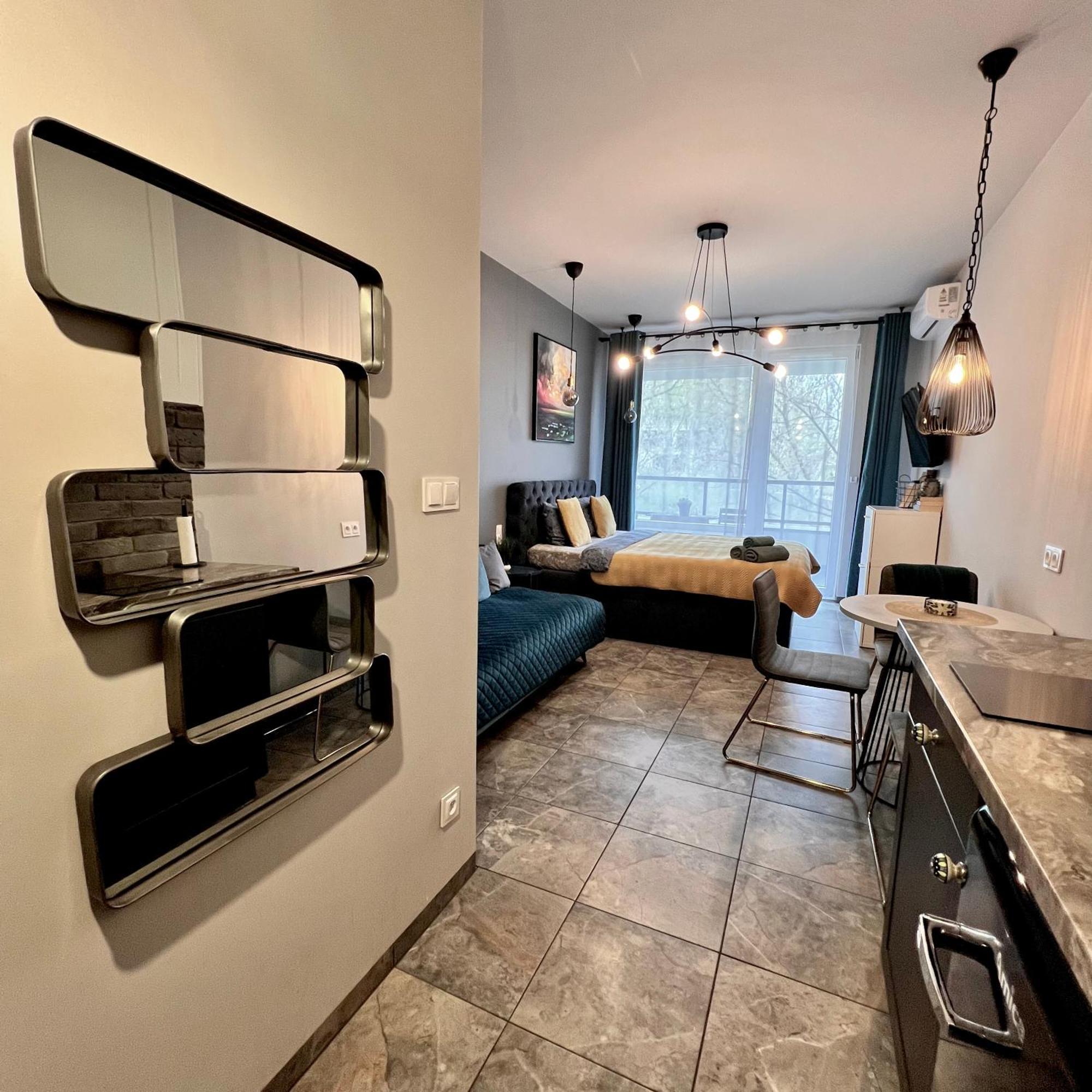 Stylowe Studio Krzemieniecka, Metro Slodowiec, Free Parking By Cosmo Spirit 바르샤바 외부 사진